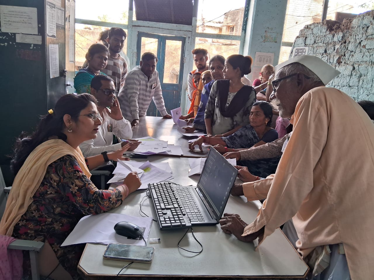 संजय गांधी निराधार अनुदान योजना व श्रावणबाळ सेवा राज्य निवृत्तीवेतन योजनेतील लाभार्थी डी.बी.टी वितरण कागदपत्रे गोळा करण्यासाठी आज शेंदुर्णी मध्ये कॅम्प..