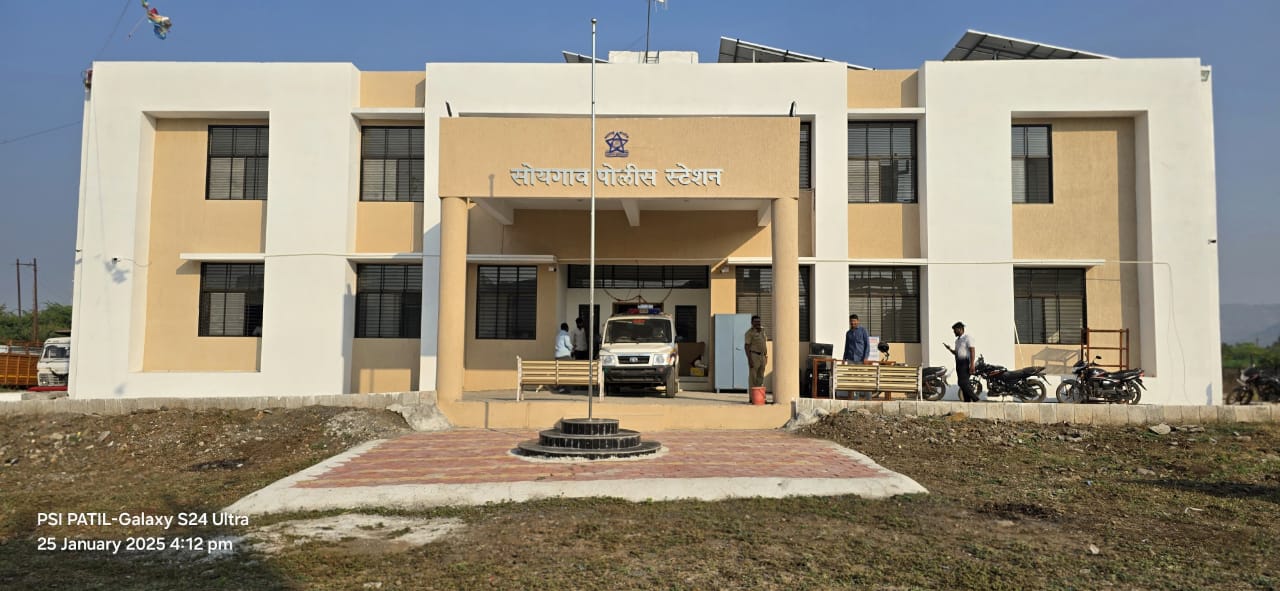 सोयगाव पोलीस ठाण्याचे टोलेजंग इमारती मध्ये अपुरे मनुष्यबळ; कामाचा वाढतोय ताणसोयगाव पोलिस स्टेशनमध्ये कर्मचाऱ्यांची संख्या तोकडीछायाचित्र ओळ-सोयगाव पोलीस स्टेशन ची कमी मनुष्यबळ असलेली इमारत