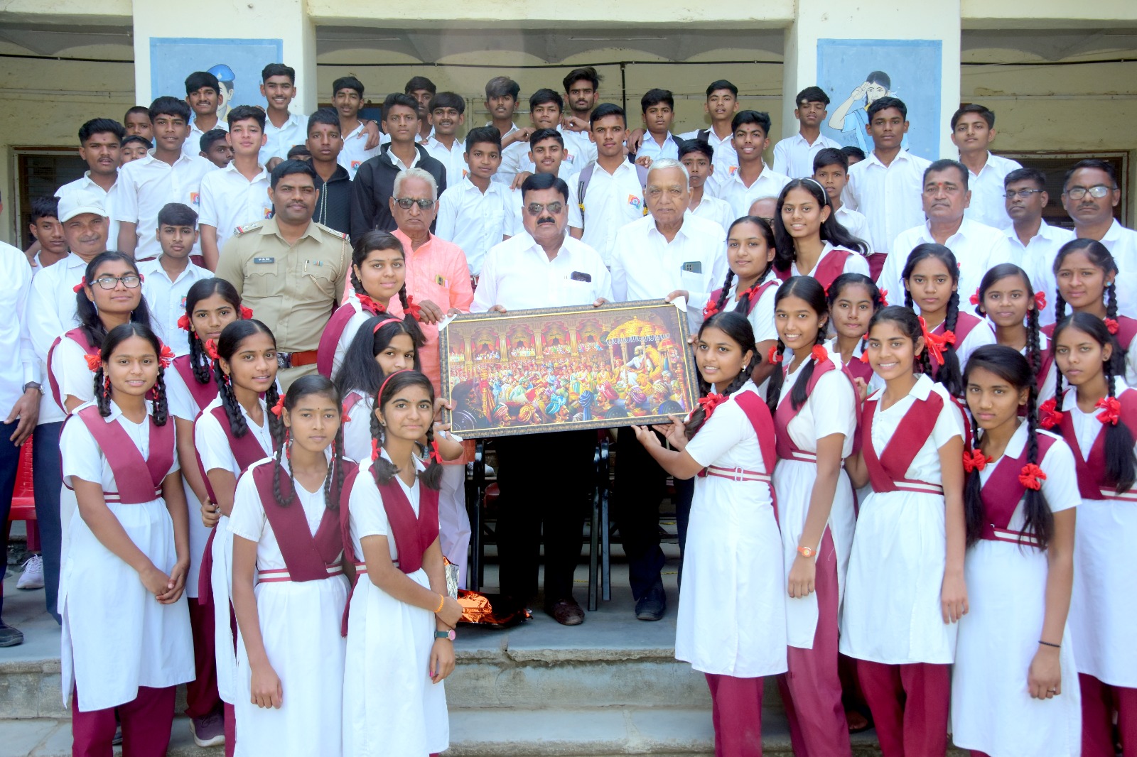 गरुड विद्यालयात दहावीच्या विद्यार्थ्यांना निरोप