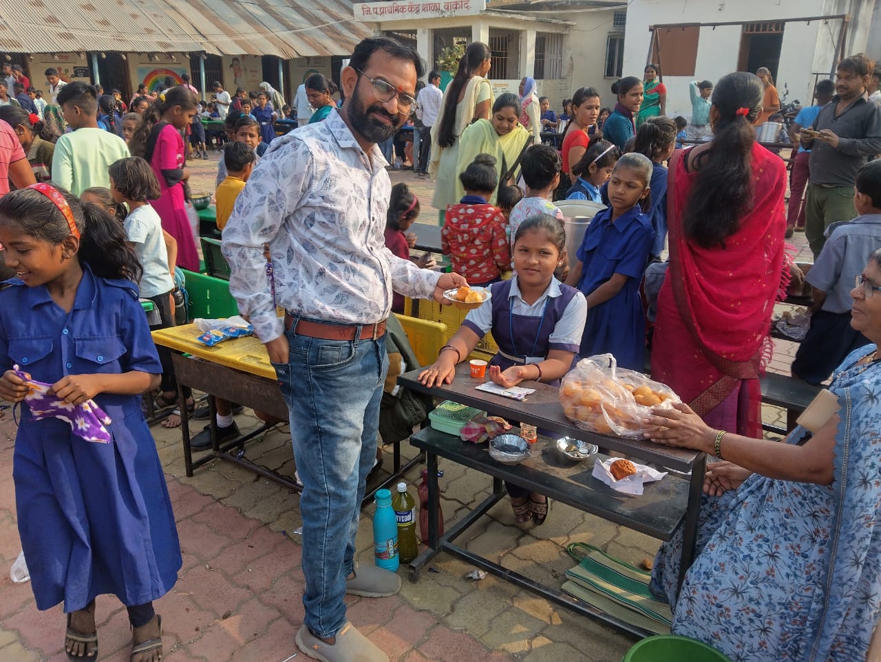 जिल्हा परिषद केंद्र शाळेत आनंदमेळा उत्साहात…