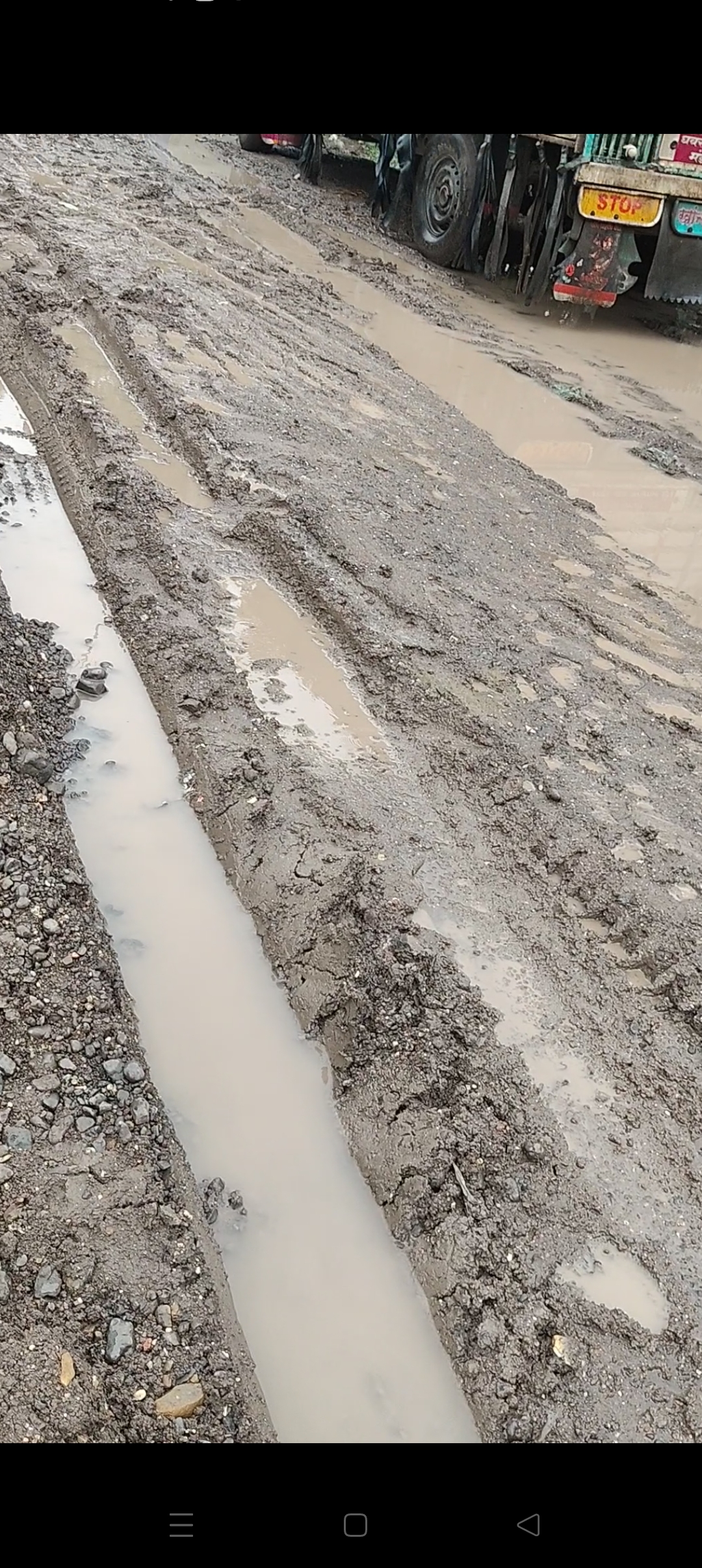 पावसामुळे आनंद नगर, जय हिंद नगर इतर प्रभात नागरी वस्तीतील नागरिकांचे हाल – रस्त्यांच्या अभावामुळे समस्या गंभीर